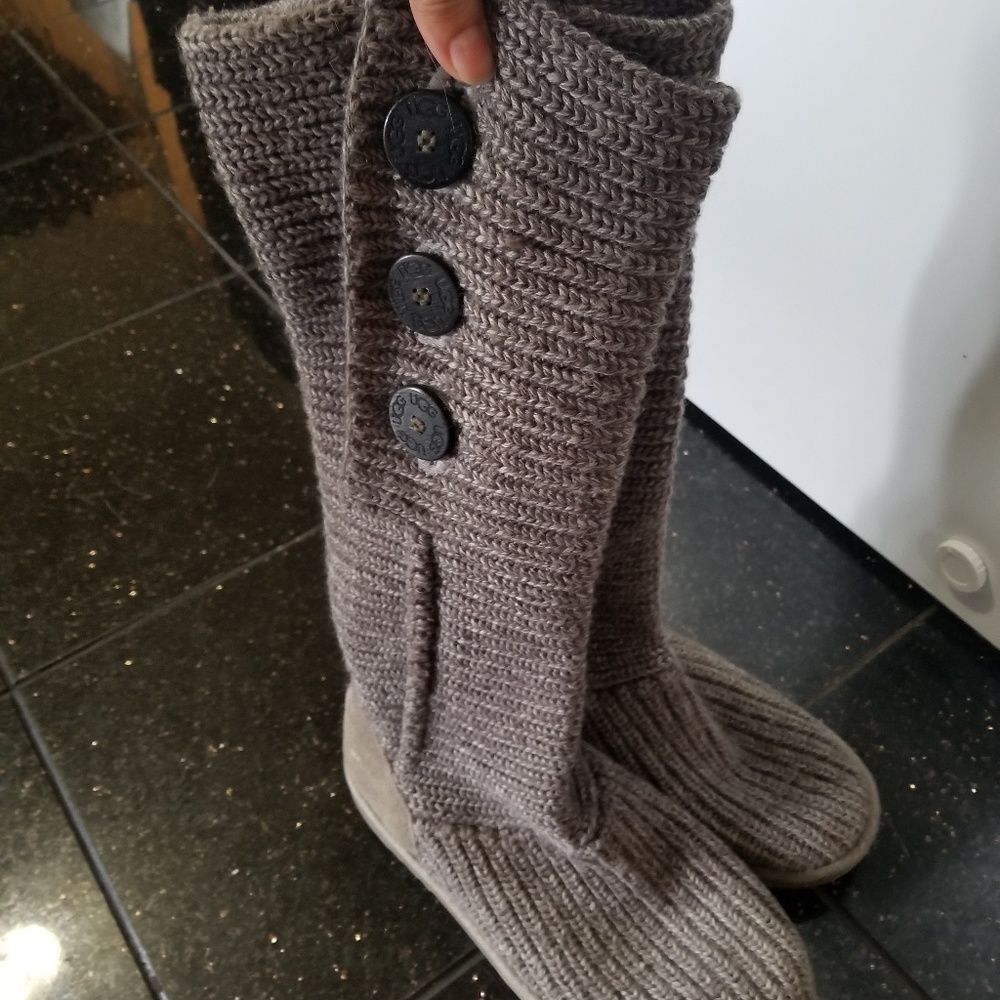 UGGS